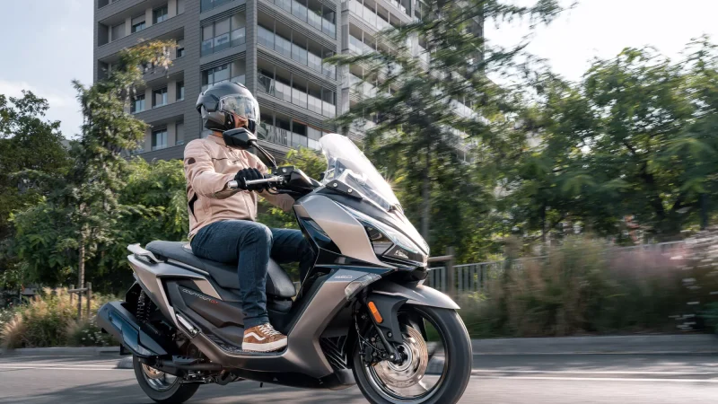 Kymco-DowntownGT125-visuel5