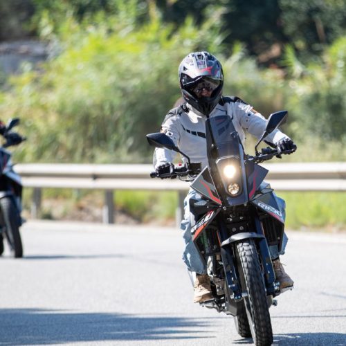 Rieju-3-Aventura-125-Concessionnaire-Freebikes-Visuel_