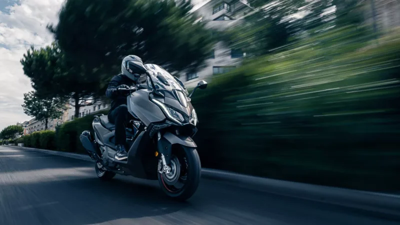 kymco-AK-PREMIUM-visuel2